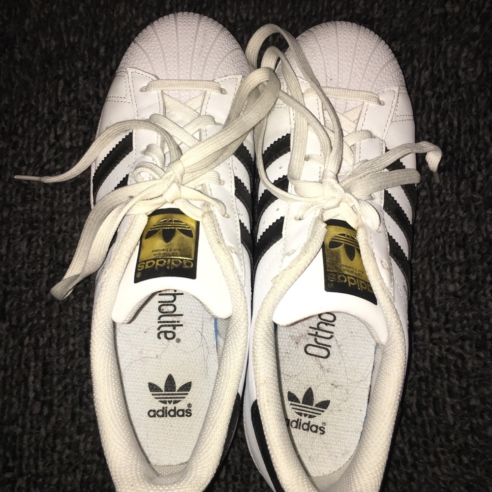 Adidas Superstars (6 in Men’s-8 in Woman’s)